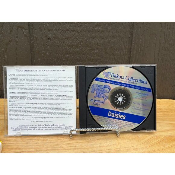 Dakota Collectibles Daisies Embroidery Design Collection CD-ROM 20 Designs 4x4 - Picture 4 of 4